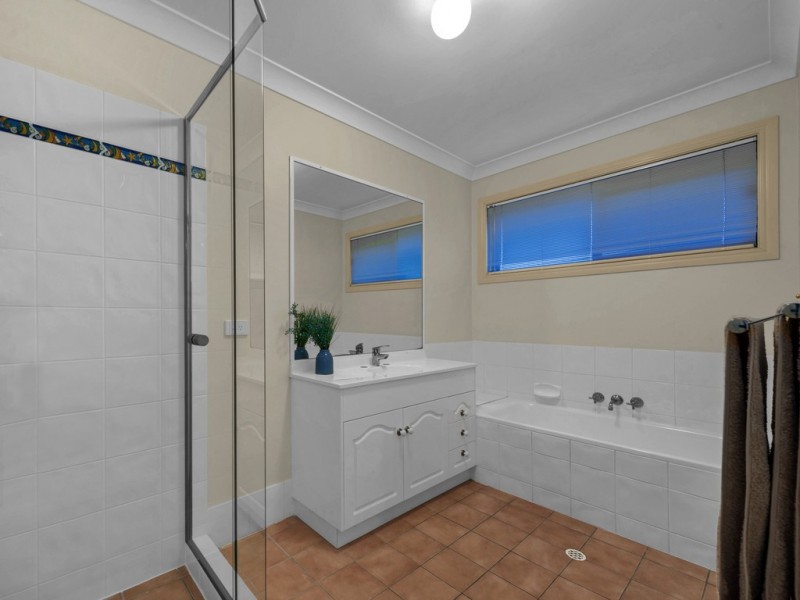 17 Meilland Court, Eatons Hill QLD 4037