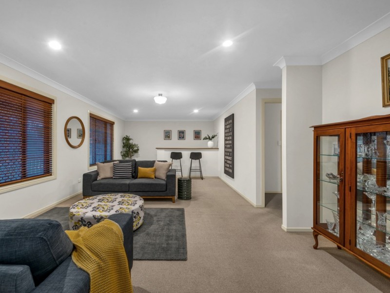 17 Meilland Court, Eatons Hill QLD 4037