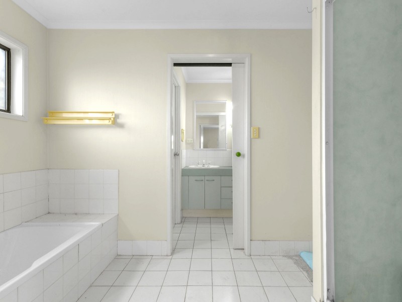 10 Dimboola Street, Bridgeman Downs QLD 4035