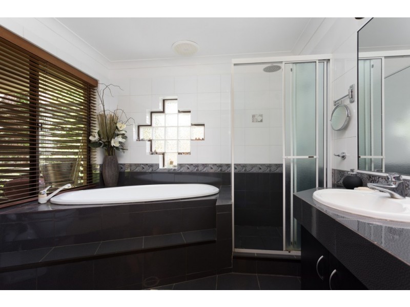 239 Church Road, Eatons Hill QLD 4037