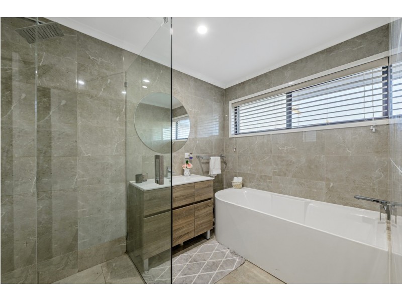 10 Claret Street, Carseldine QLD 4034