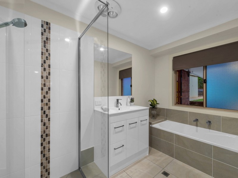 Eatons Hill QLD 4037