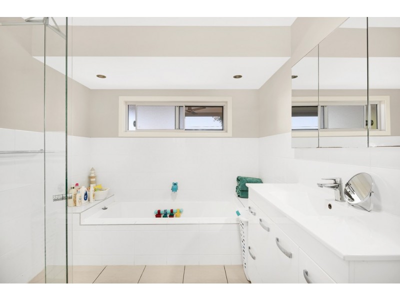 8 Burbank Street, Stafford Heights QLD 4053