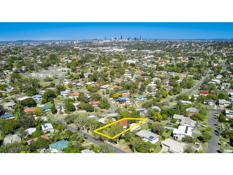 8 Burbank Street, Stafford Heights QLD 4053