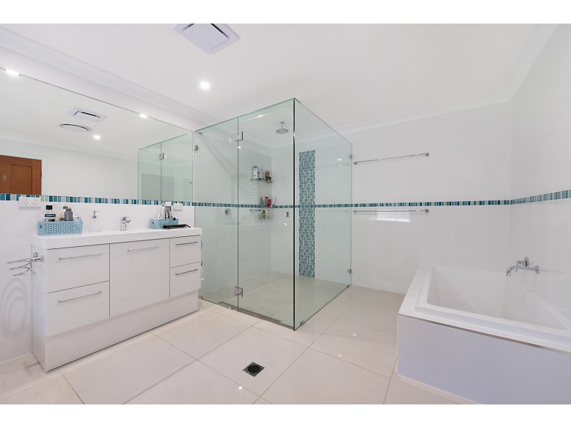 15 Sarow Drive, Warner QLD 4500