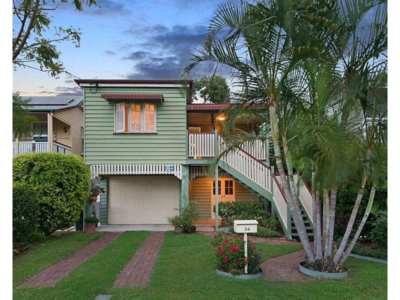 24 O’Quinn Street, Nudgee Beach QLD 4014