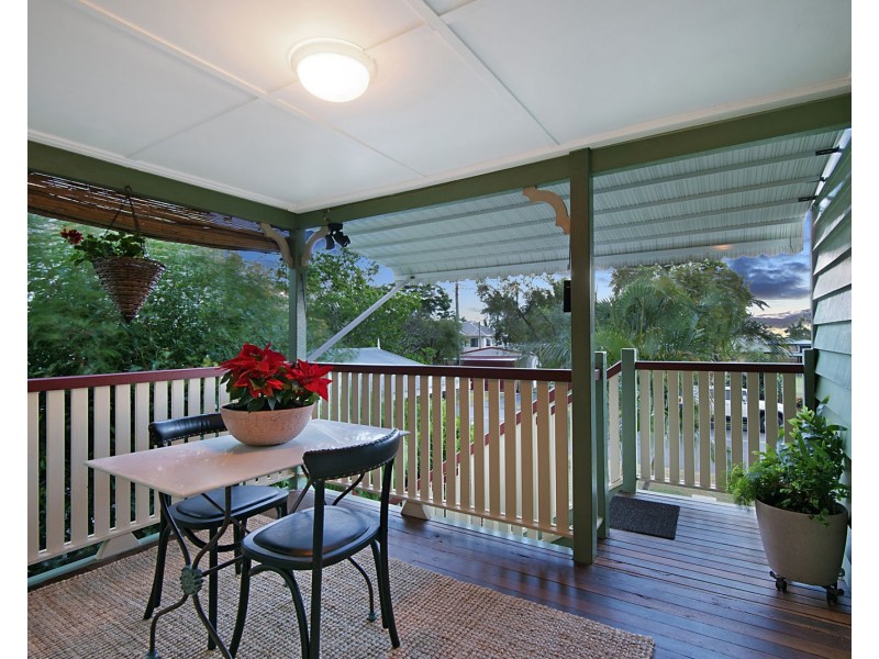 24 O’Quinn Street, Nudgee Beach QLD 4014