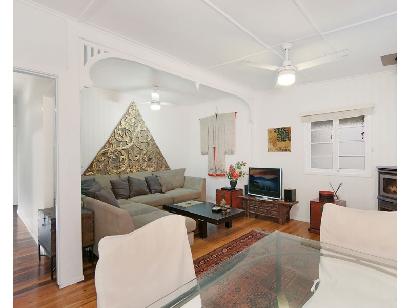 24 O’Quinn Street, Nudgee Beach QLD 4014