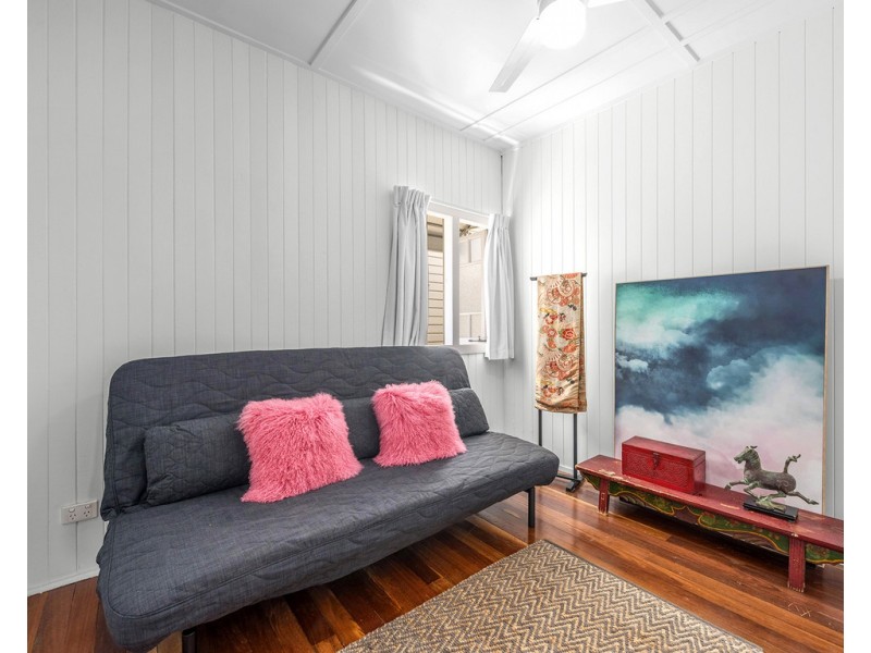 24 O’Quinn Street, Nudgee Beach QLD 4014