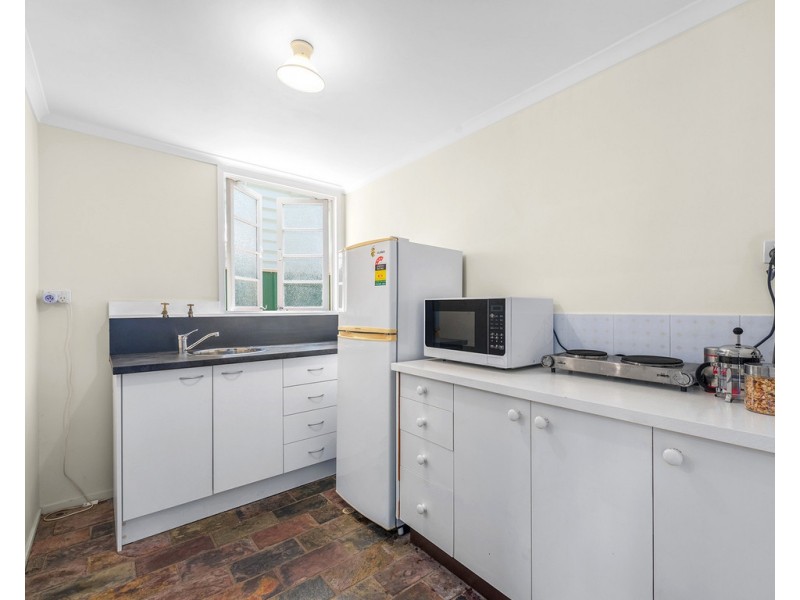 24 O’Quinn Street, Nudgee Beach QLD 4014