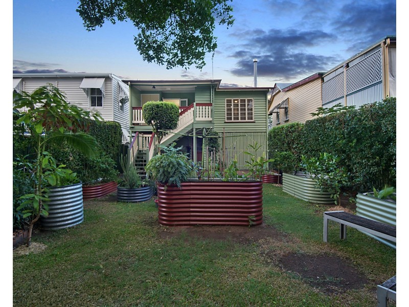 24 O’Quinn Street, Nudgee Beach QLD 4014