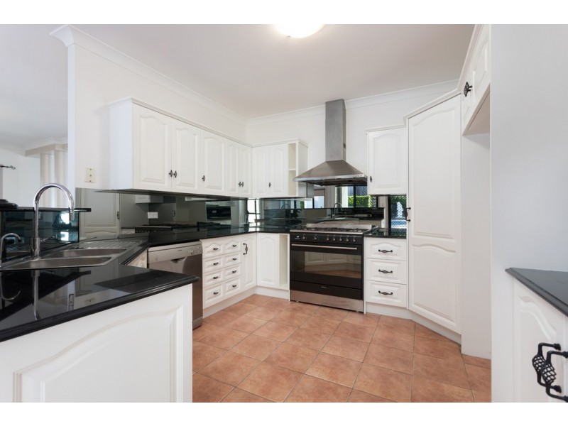 8 Rocklily Court, Chermside West QLD 4032