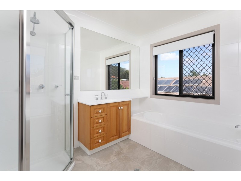 8 Rocklily Court, Chermside West QLD 4032