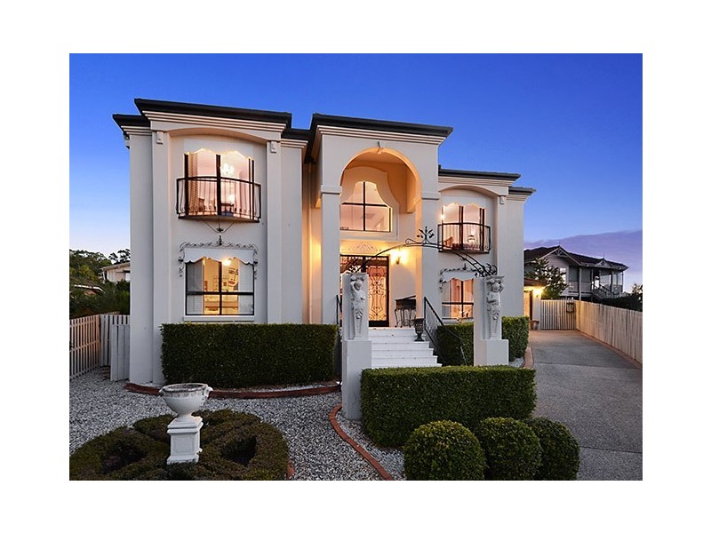 8 Rocklily Court, Chermside West QLD 4032
