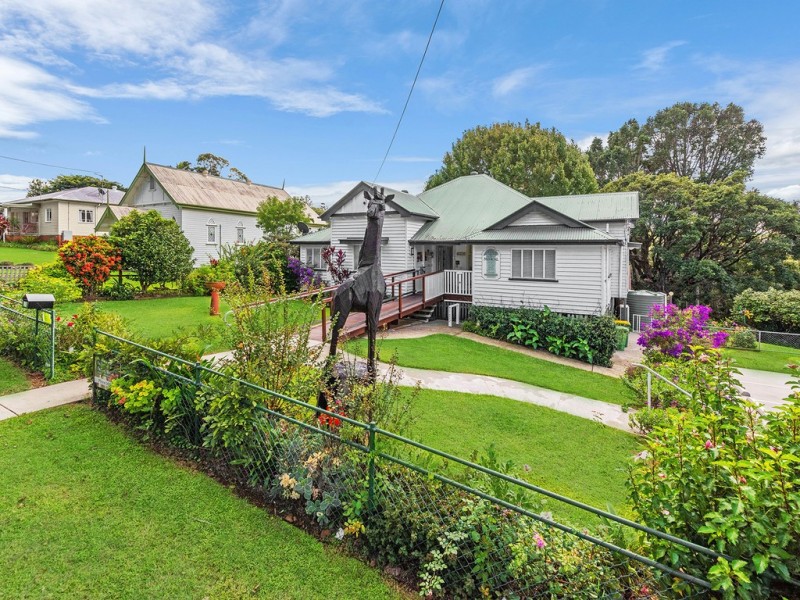 10 Cedar Street, Maleny QLD 4552