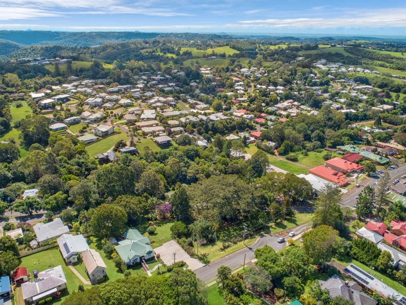 10 Cedar Street, Maleny QLD 4552