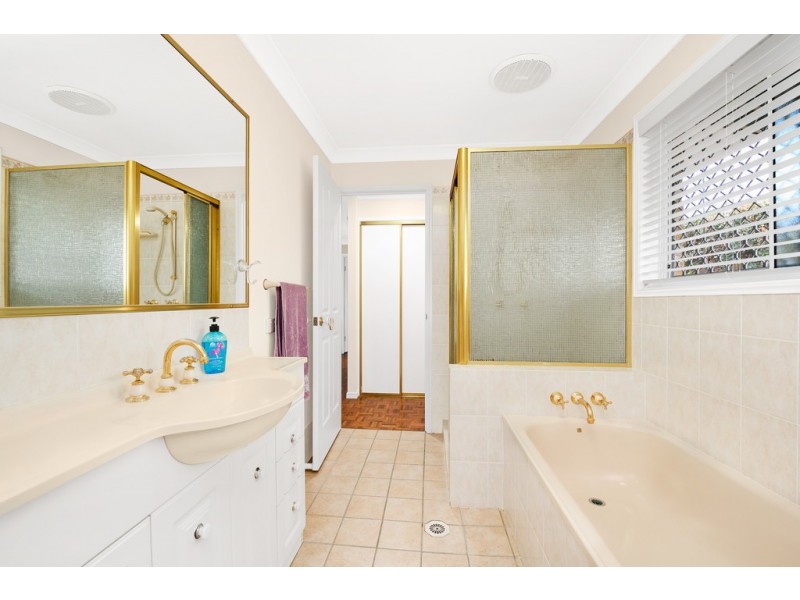 9 Bloodwood Court, Rothwell QLD 4022