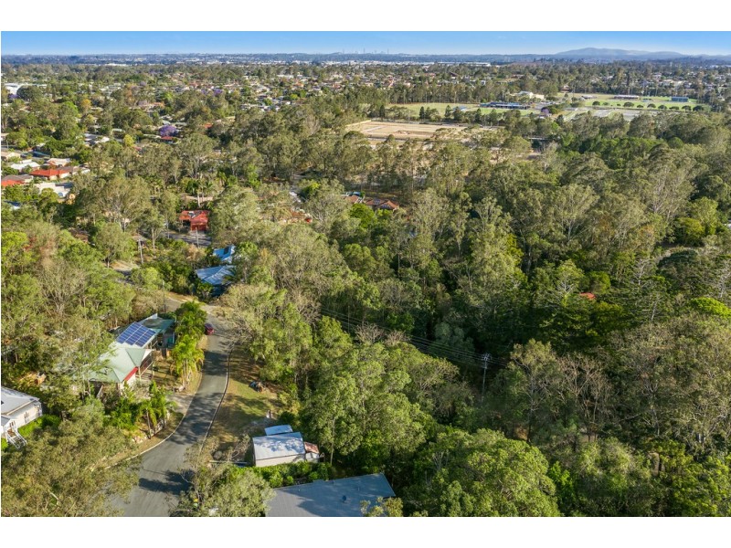 1 Ceratodus Court, Lawnton QLD 4501