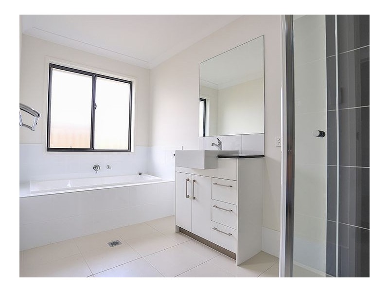 5 Yorkshire Road, Park Ridge QLD 4125