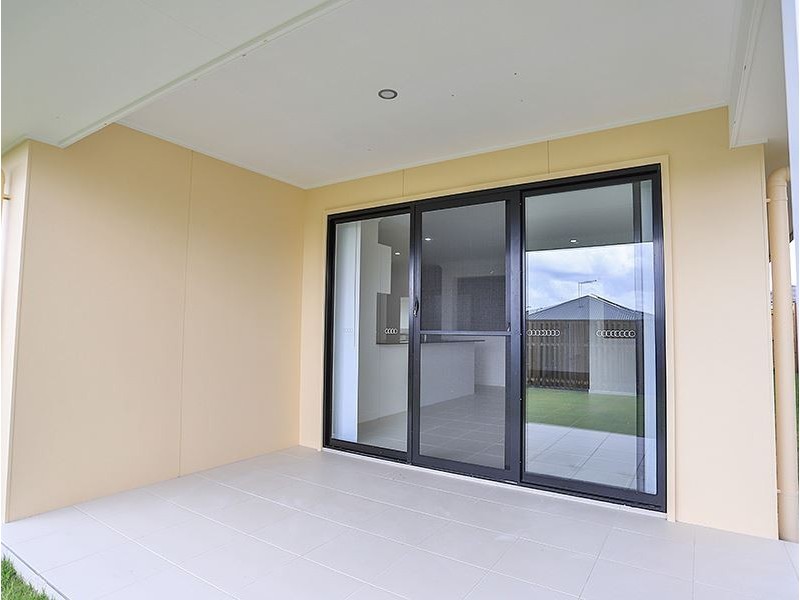 5 Yorkshire Road, Park Ridge QLD 4125