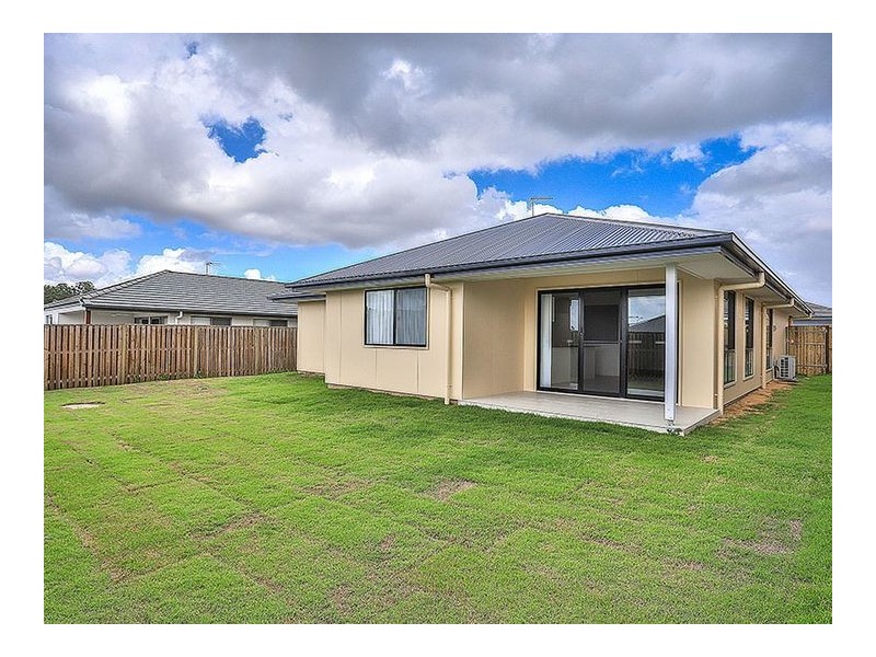 5 Yorkshire Road, Park Ridge QLD 4125