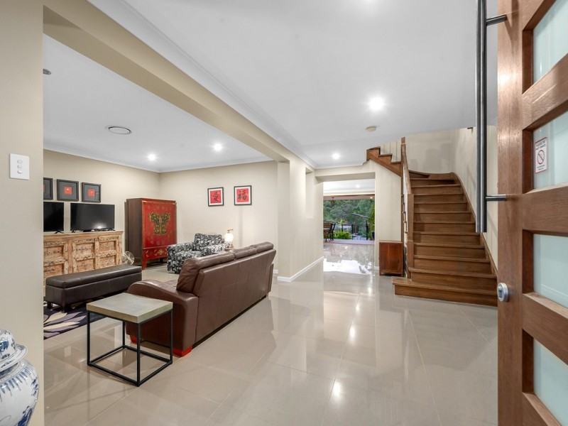 12 Dana Street, Cashmere QLD 4500