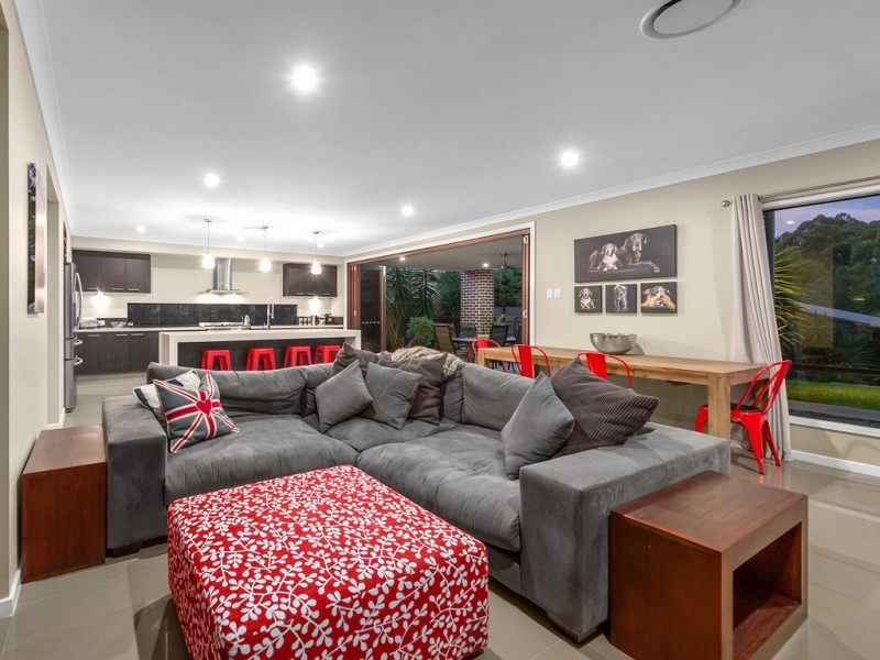 12 Dana Street, Cashmere QLD 4500