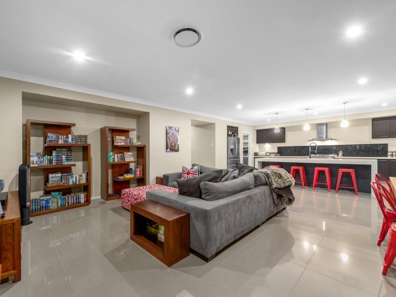 12 Dana Street, Cashmere QLD 4500