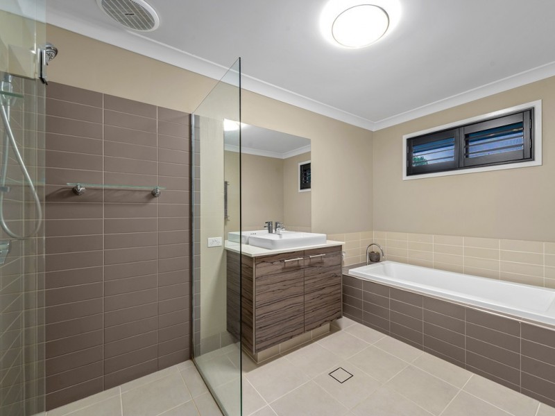 12 Dana Street, Cashmere QLD 4500