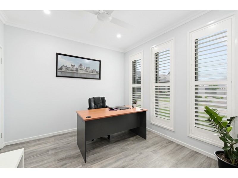 8 Palatial Court, Bridgeman Downs QLD 4035