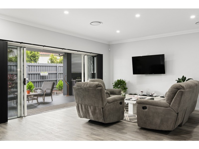 8 Palatial Court, Bridgeman Downs QLD 4035