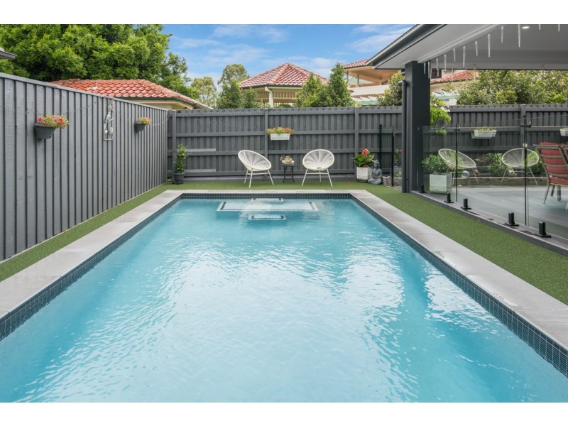 8 Palatial Court, Bridgeman Downs QLD 4035