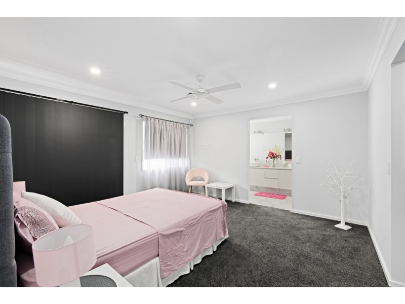 8 Palatial Court, Bridgeman Downs QLD 4035
