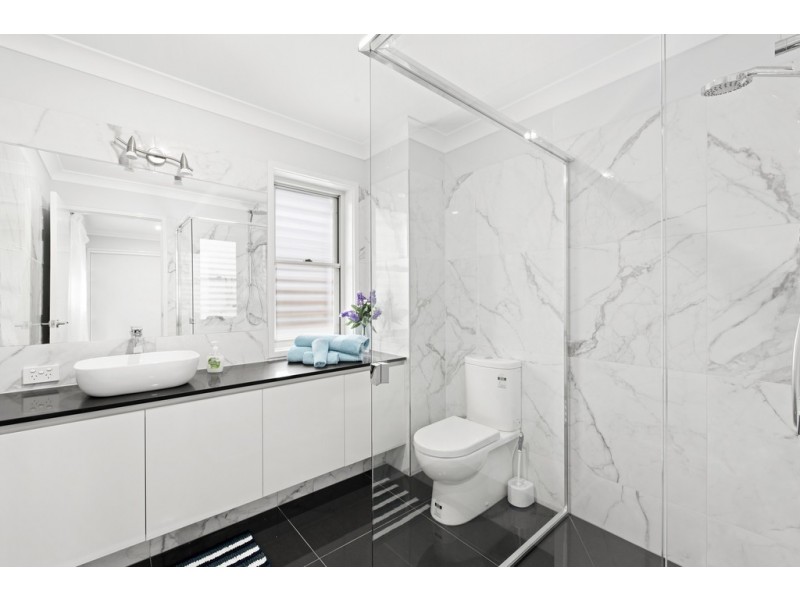 8 Palatial Court, Bridgeman Downs QLD 4035