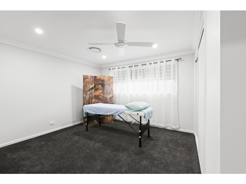 8 Palatial Court, Bridgeman Downs QLD 4035