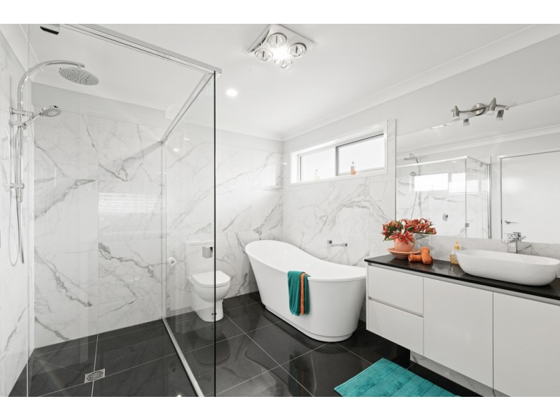 8 Palatial Court, Bridgeman Downs QLD 4035