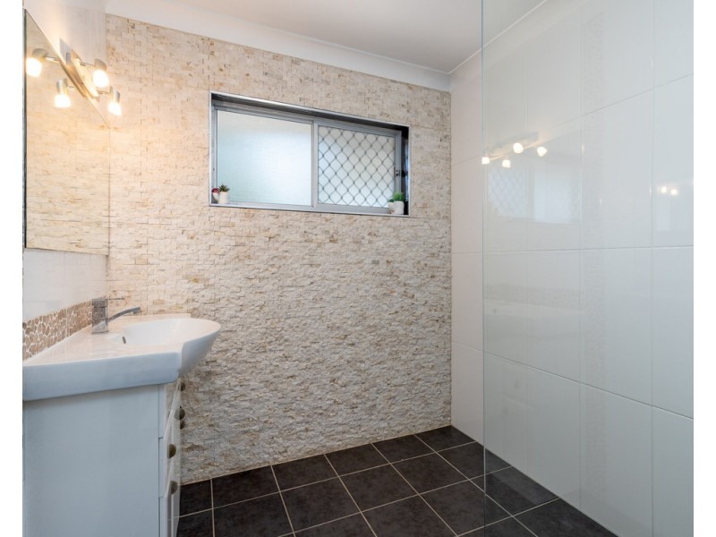 40 Windemere Road, Albany Creek QLD 4035