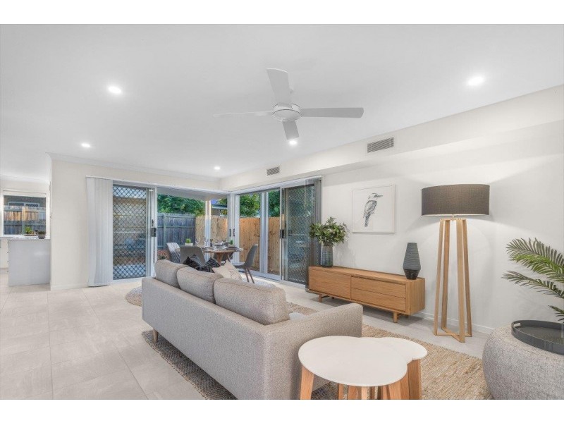 15 Emerald Place, Bridgeman Downs QLD 4035