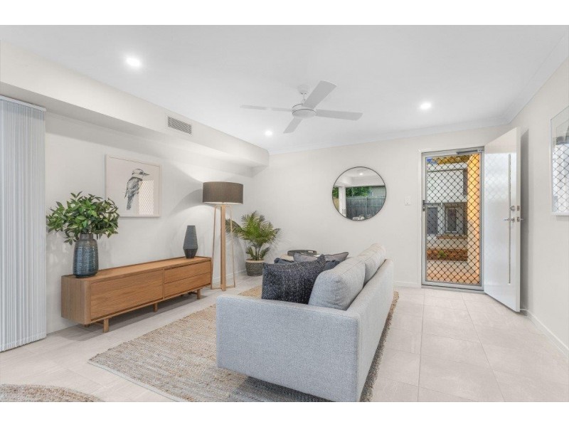 15 Emerald Place, Bridgeman Downs QLD 4035