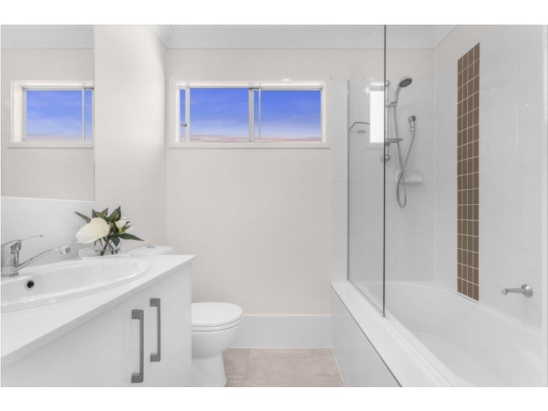 15 Emerald Place, Bridgeman Downs QLD 4035