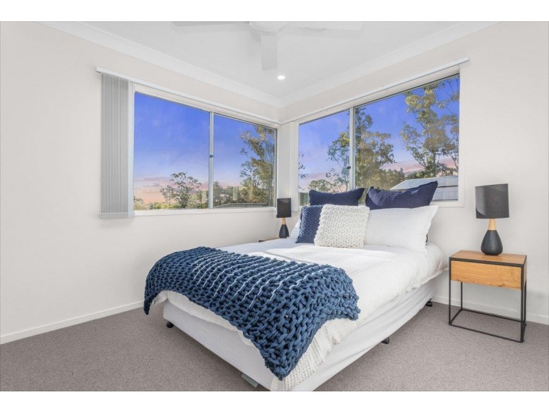 15 Emerald Place, Bridgeman Downs QLD 4035