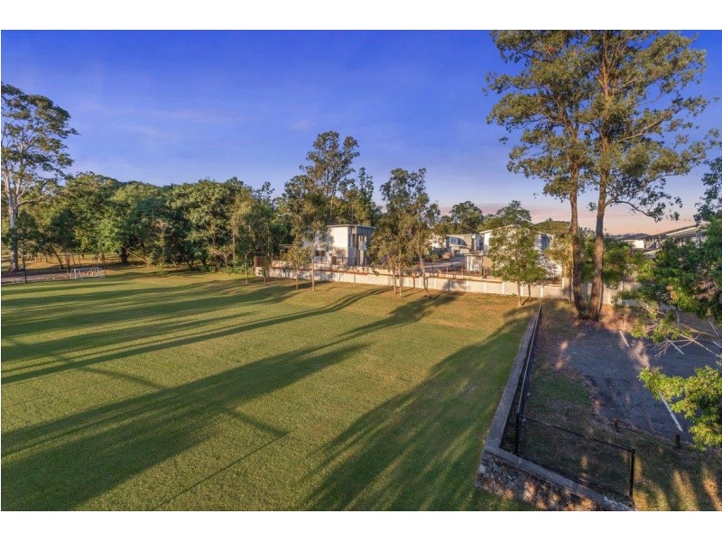 15 Emerald Place, Bridgeman Downs QLD 4035