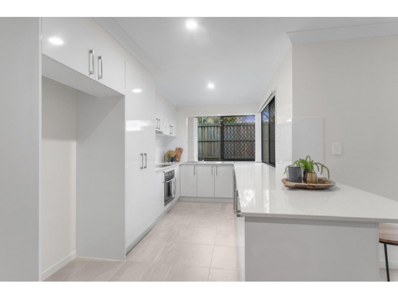 2/7 Franco Place, Bridgeman Downs QLD 4035