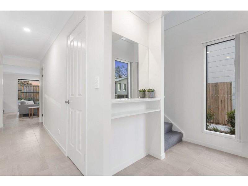 2/7 Franco Place, Bridgeman Downs QLD 4035