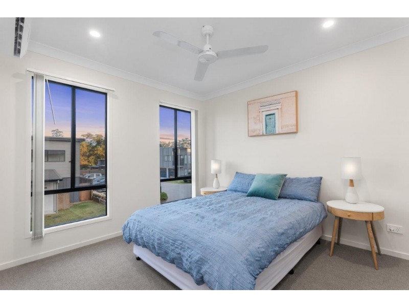 2/7 Franco Place, Bridgeman Downs QLD 4035