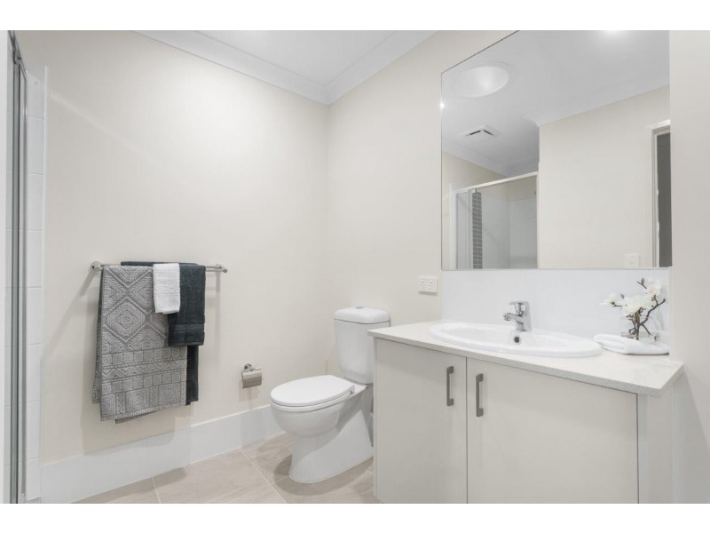 2/7 Franco Place, Bridgeman Downs QLD 4035