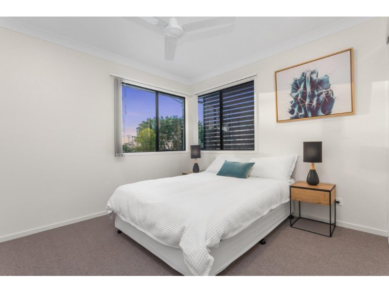 2/7 Franco Place, Bridgeman Downs QLD 4035