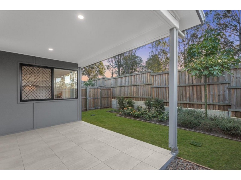 2/7 Franco Place, Bridgeman Downs QLD 4035