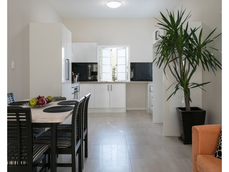482 Oxley Avenue, Redcliffe QLD 4020