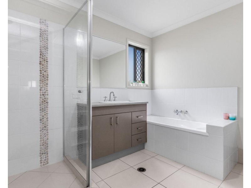 37 Holly Crescent, Griffin QLD 4503